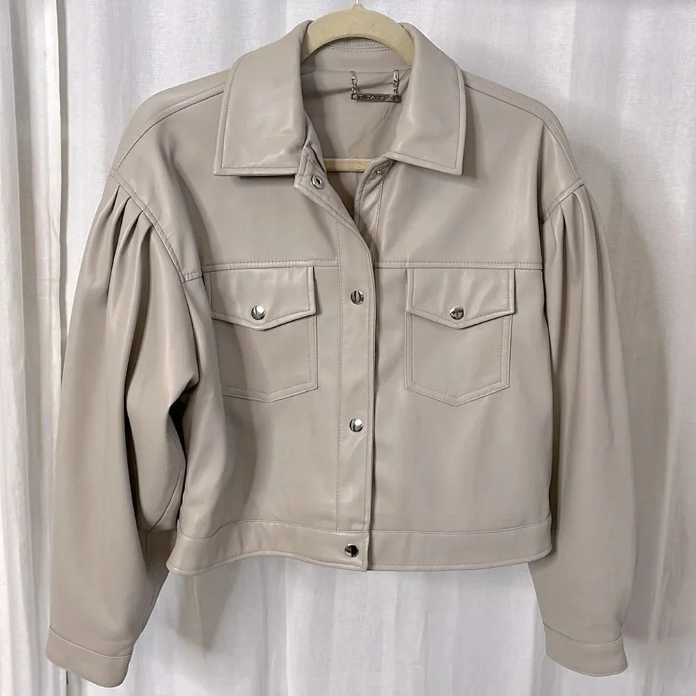 TAHARI NWOT Faux Leather Cropped Jacket Lined, Size M